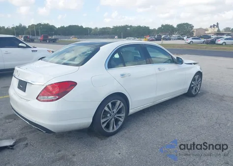 2018 Mercedes-Benz C 300 z USA, uszkodzony, nr VIN WDDWF4JB4JR406639